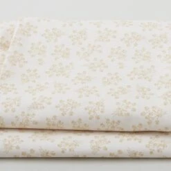 Bouquet Favorites - Bouquet Clusters Beige 3 Yard Cut